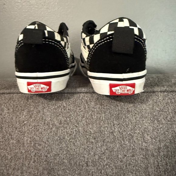 Size 7 toddler vans - Picture 2 of 3
